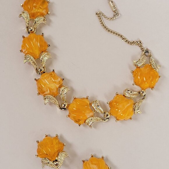 Vintage Germany Orange Lucite Shell Motif Necklace and Clip-on Earring Set - Picture 9 of 10